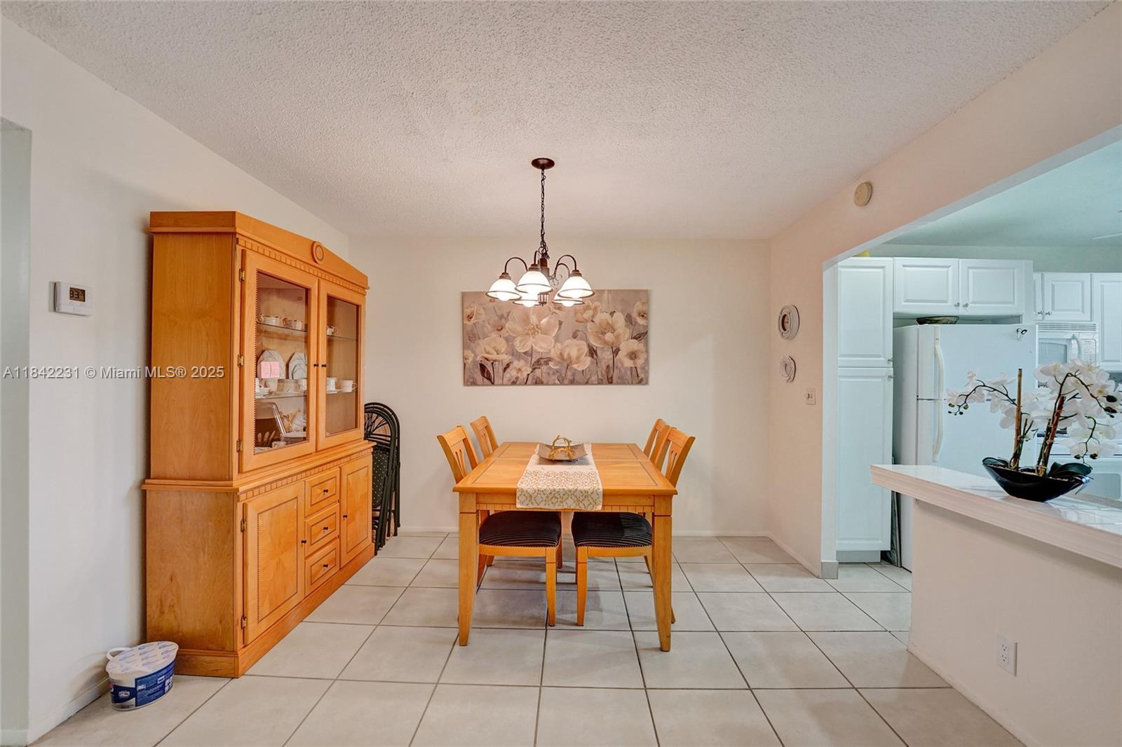 BEVERLY HILLS CONDO NUMBE - Residential Lease