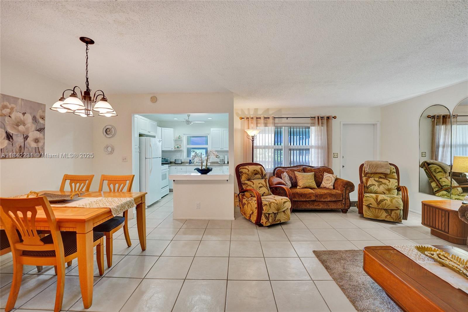 BEVERLY HILLS CONDO NUMBE - Residential Lease