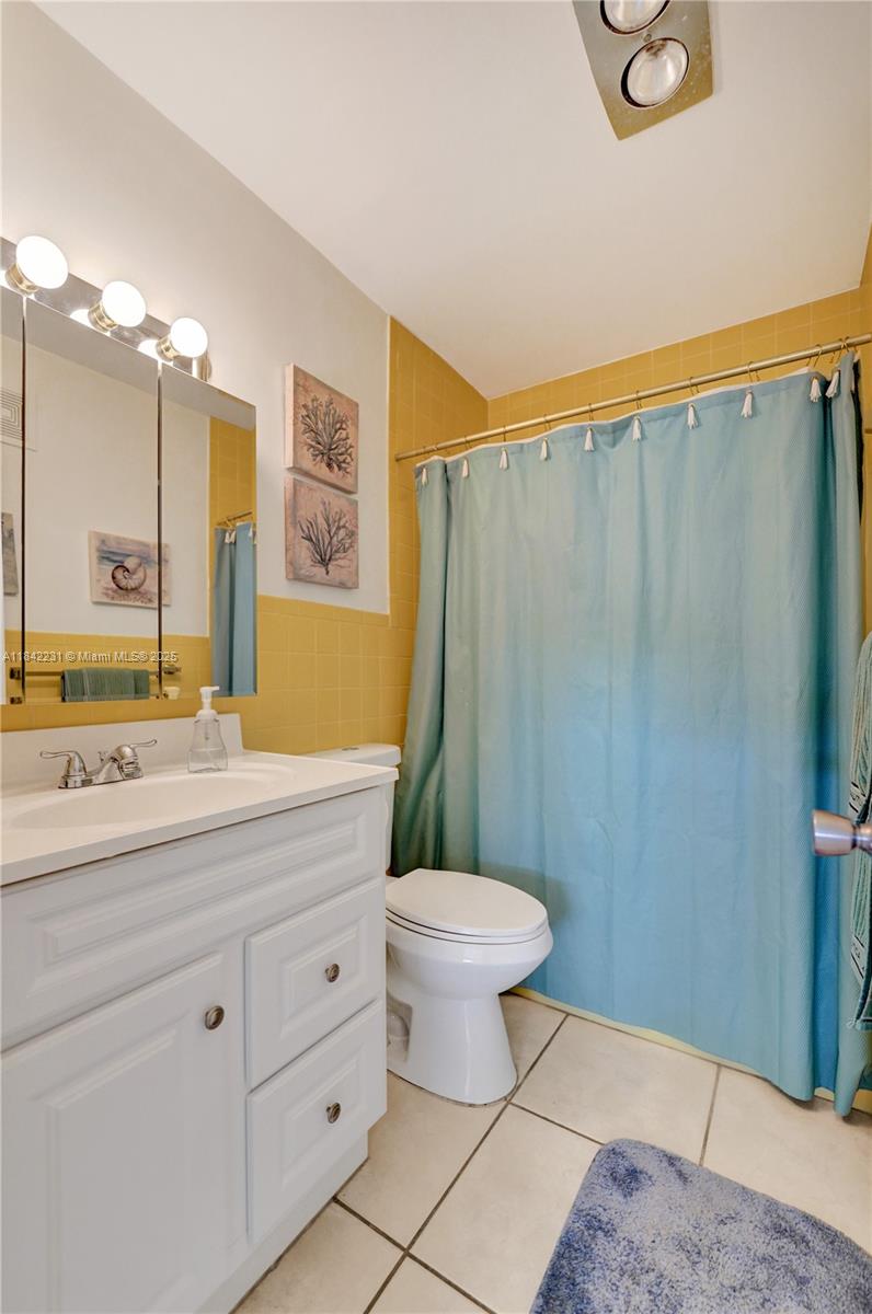 BEVERLY HILLS CONDO NUMBE - Residential Lease
