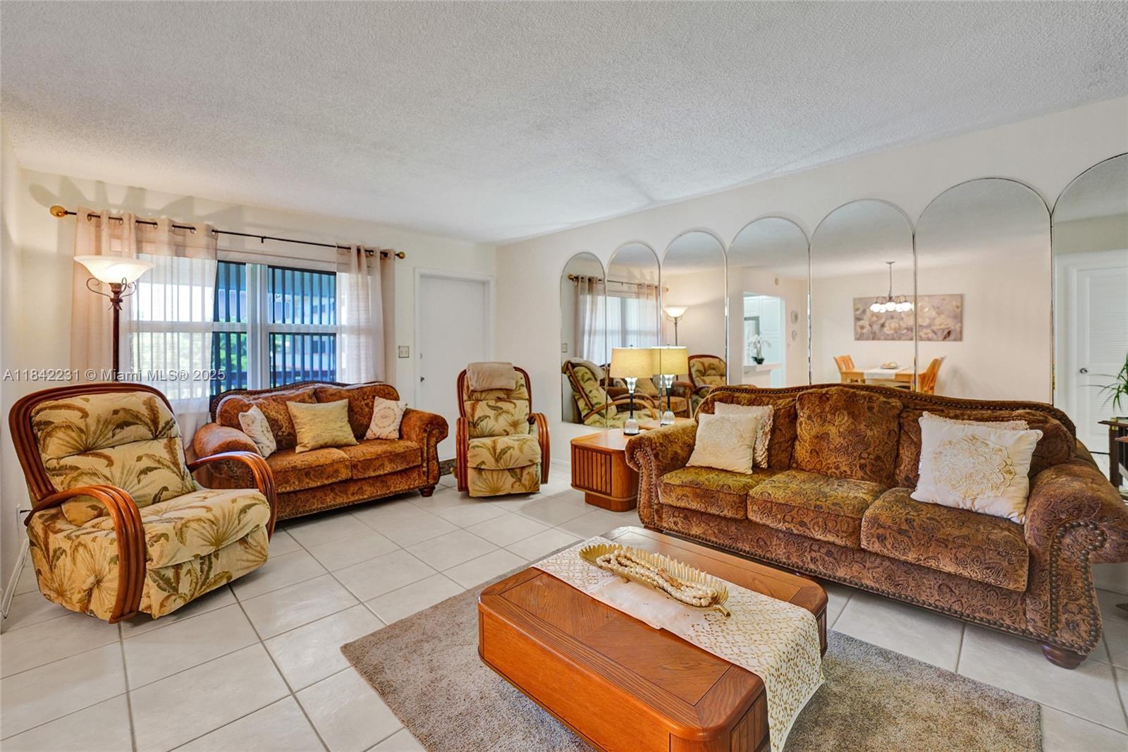 BEVERLY HILLS CONDO NUMBE - Residential Lease