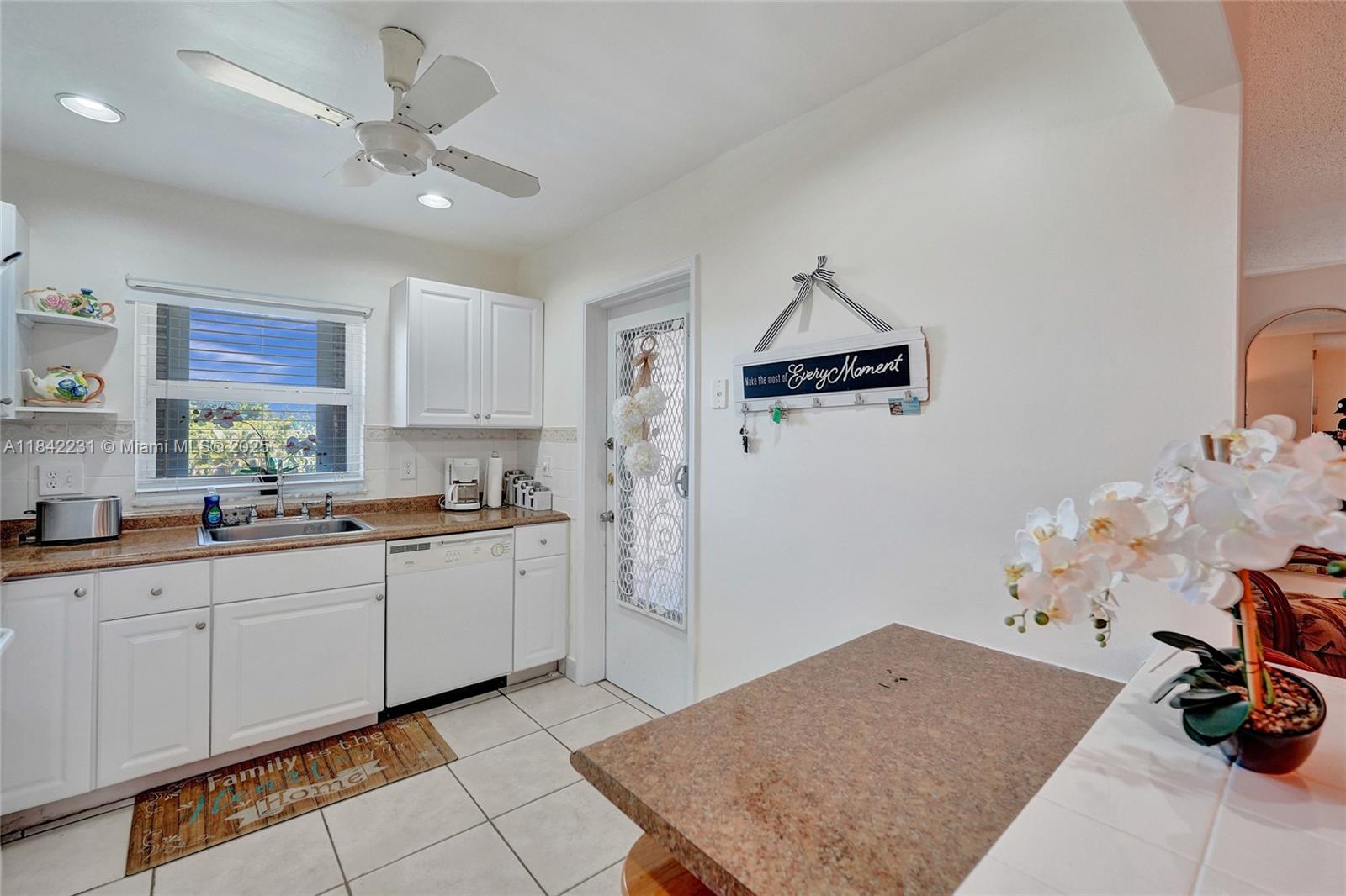 BEVERLY HILLS CONDO NUMBE - Residential Lease