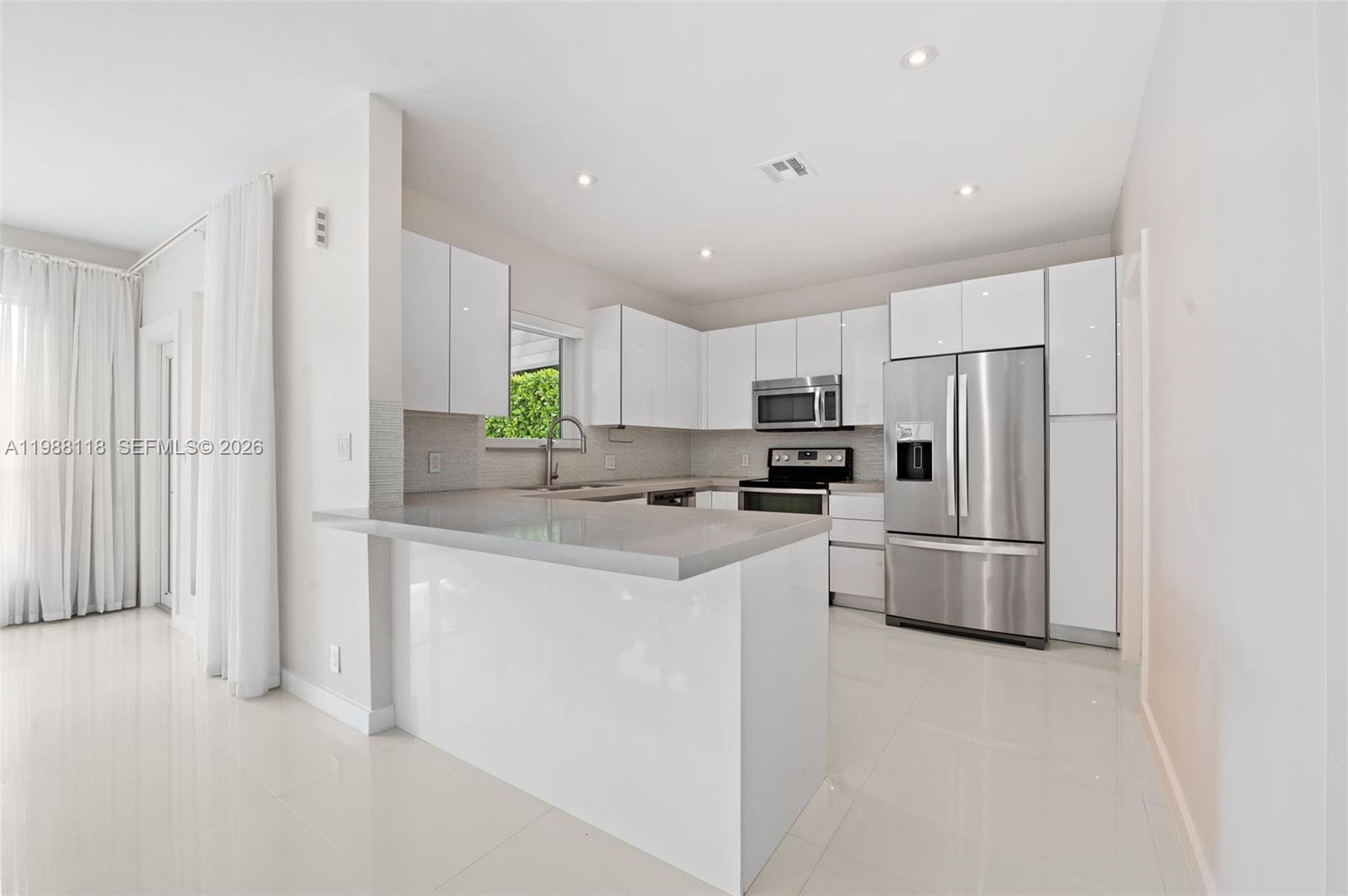 CORAL GABLES RIV SEC 6 - Residential