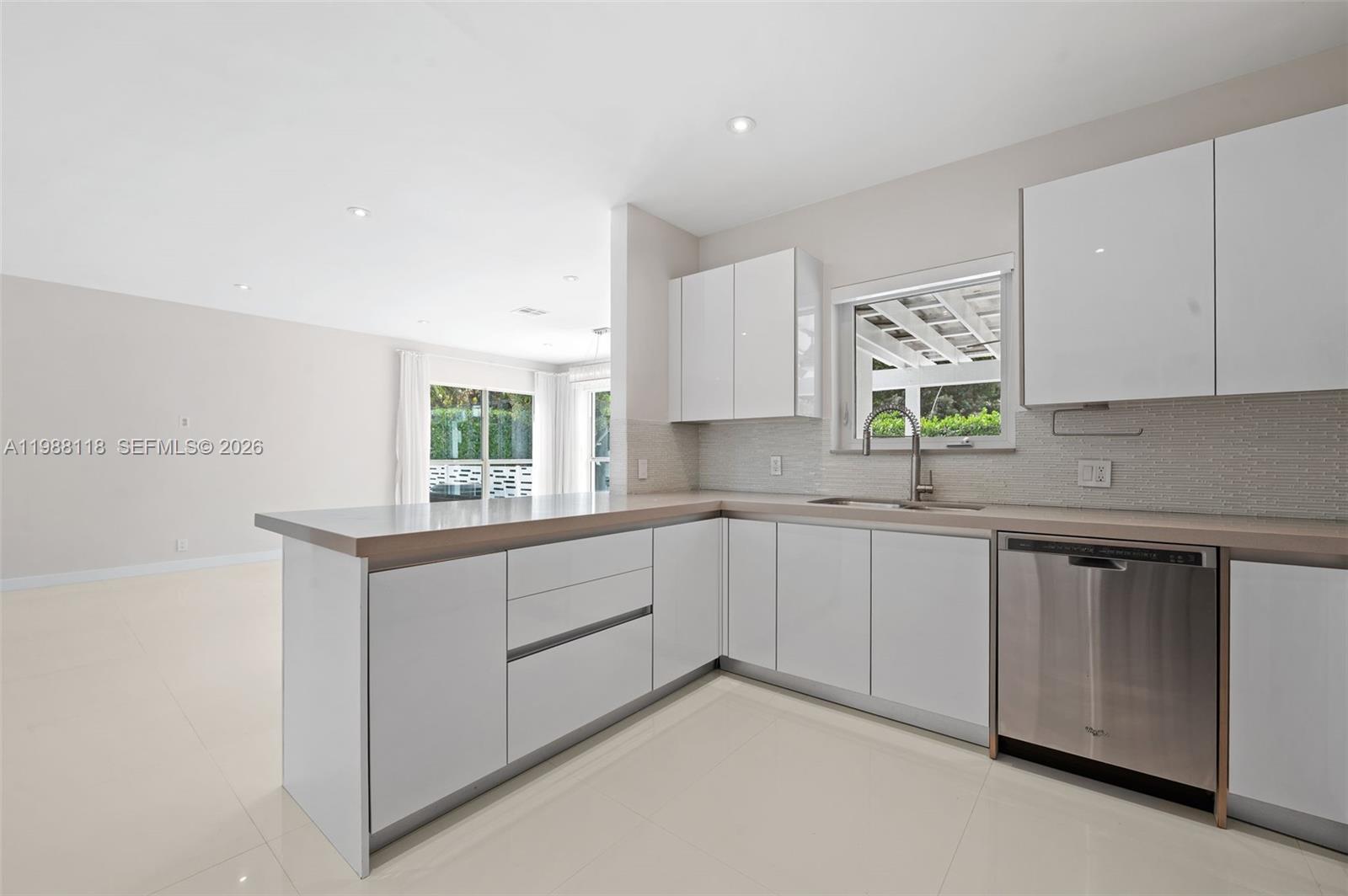 CORAL GABLES RIV SEC 6 - Residential