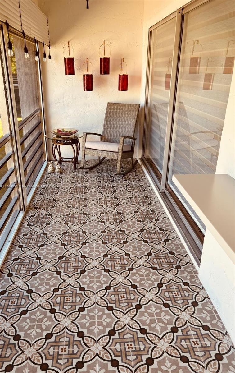 LAS VISTAS L IN INVERRARY - Residential