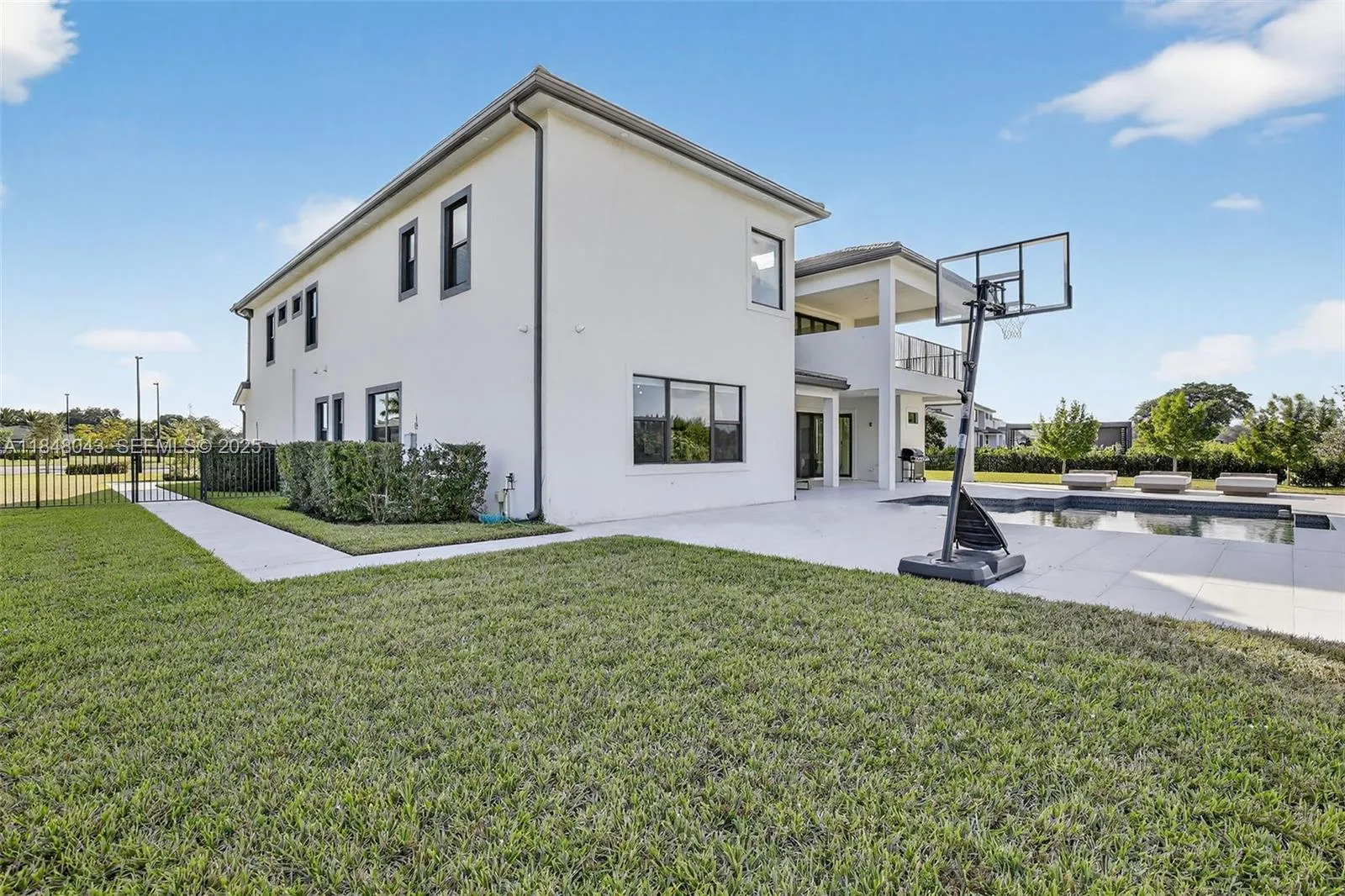 Davie, Florida 33331, United States, 6 Bedrooms Bedrooms, ,7 BathroomsBathrooms,Residential,Active,182190