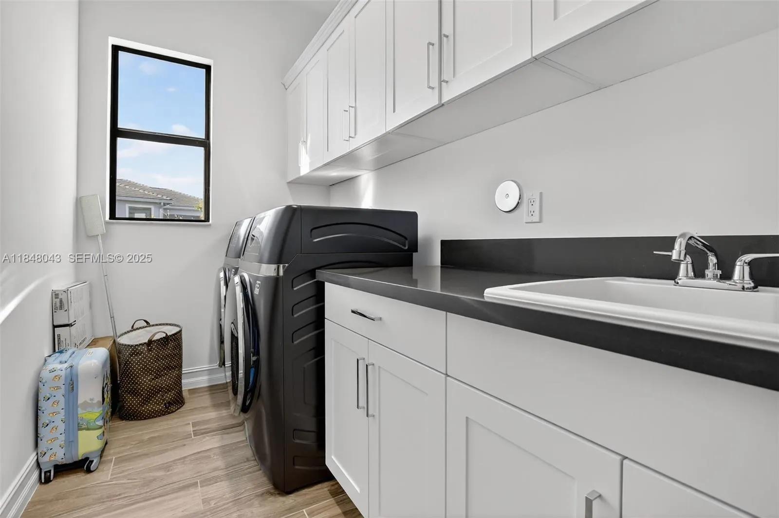 Davie, Florida 33331, United States, 6 Bedrooms Bedrooms, ,7 BathroomsBathrooms,Residential,Active,182190