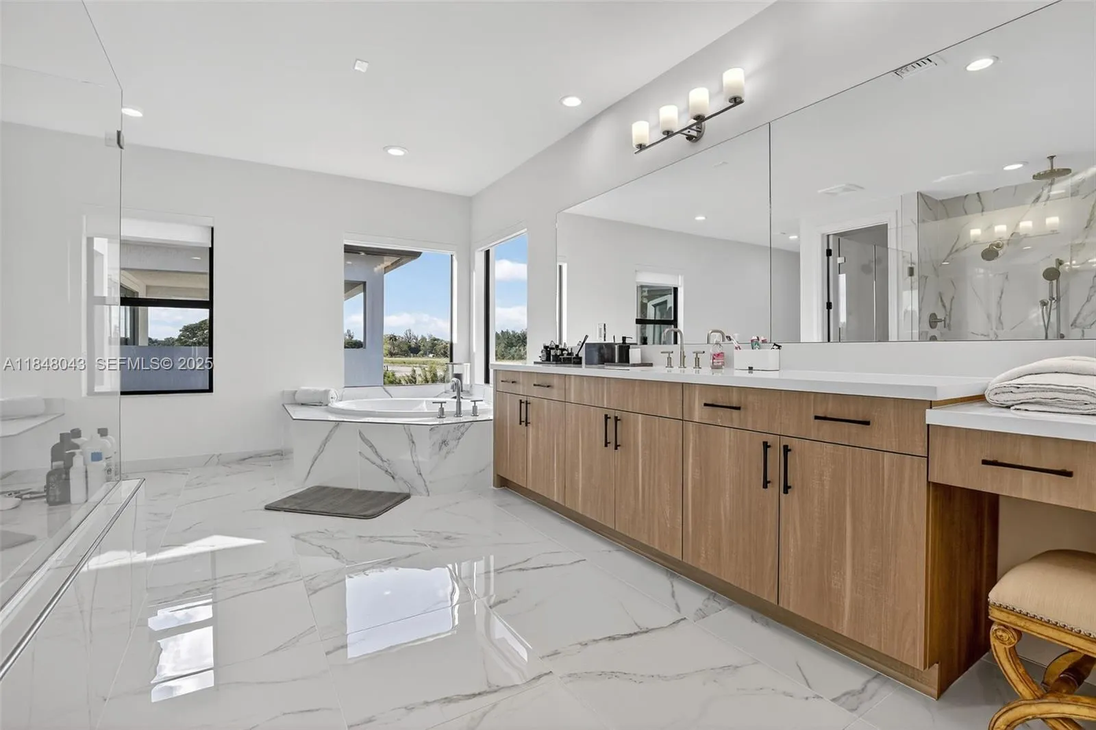 Davie, Florida 33331, United States, 6 Bedrooms Bedrooms, ,7 BathroomsBathrooms,Residential,Active,182190