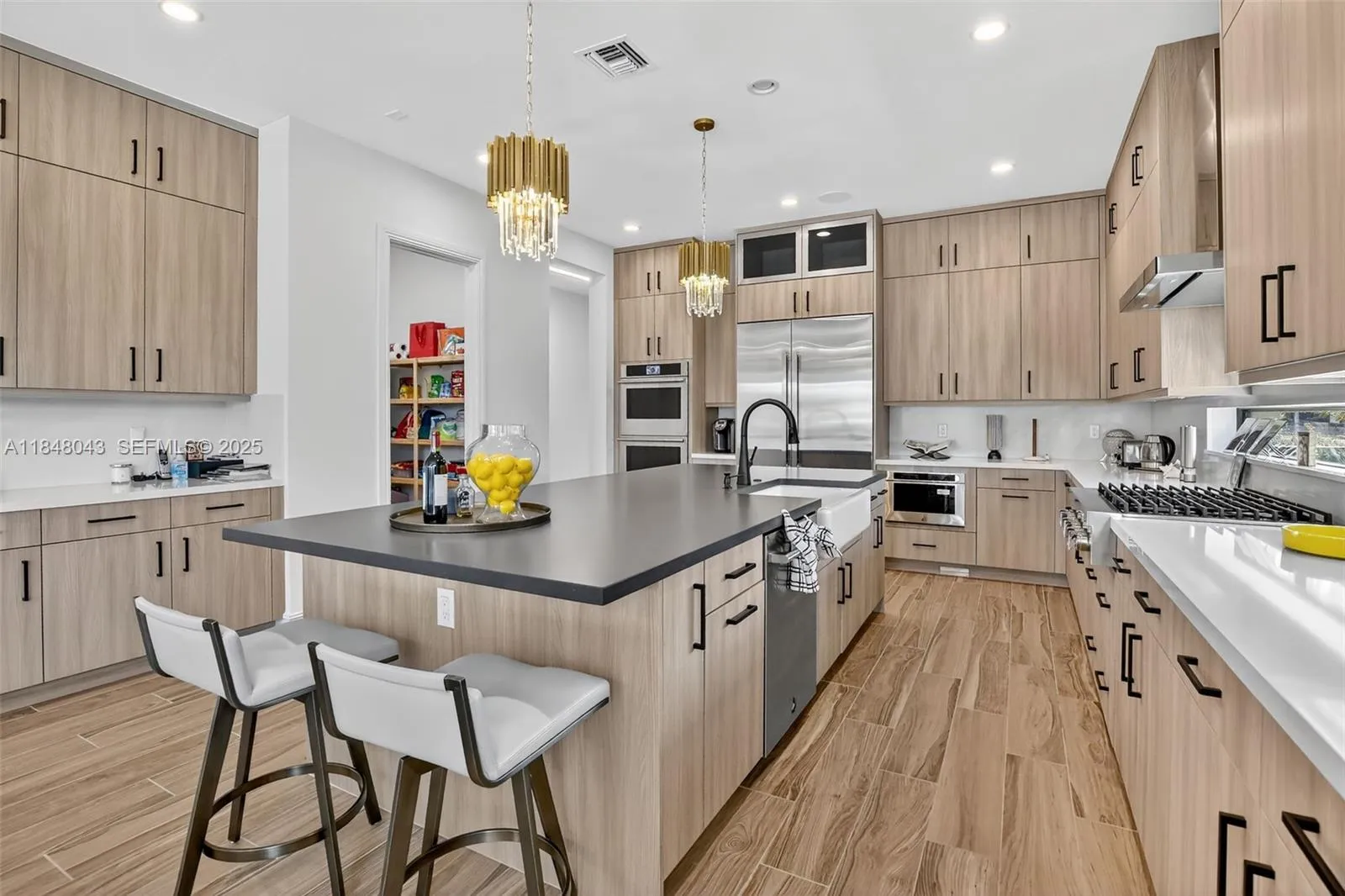 Davie, Florida 33331, United States, 6 Bedrooms Bedrooms, ,7 BathroomsBathrooms,Residential,Active,182190