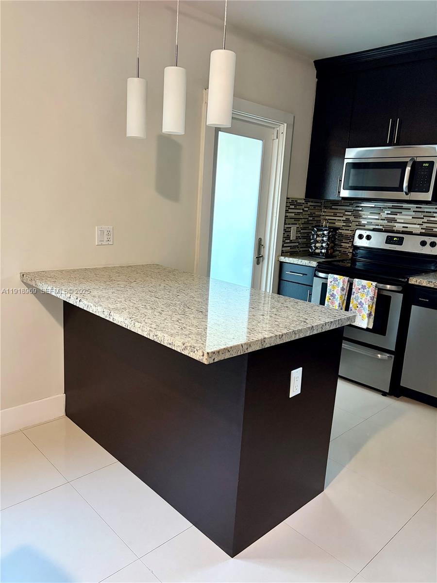 SEVILLE - Residential Lease