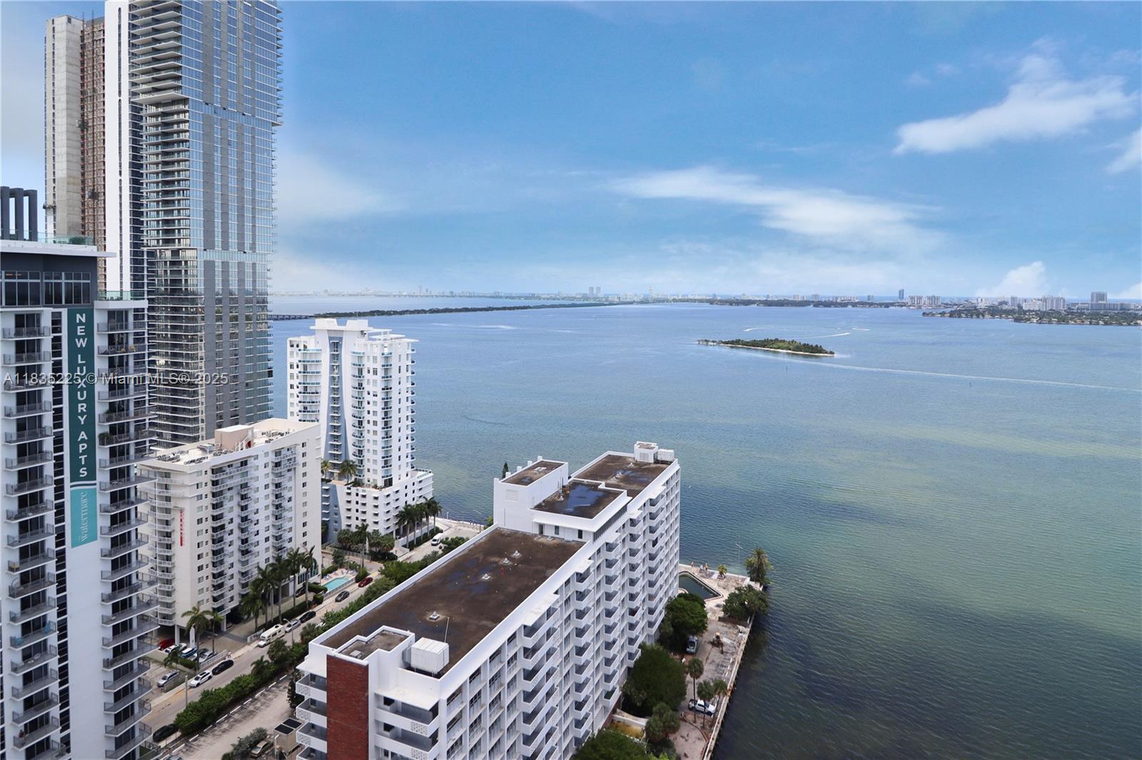 PARAMOUNT BAY CONDO - Residential