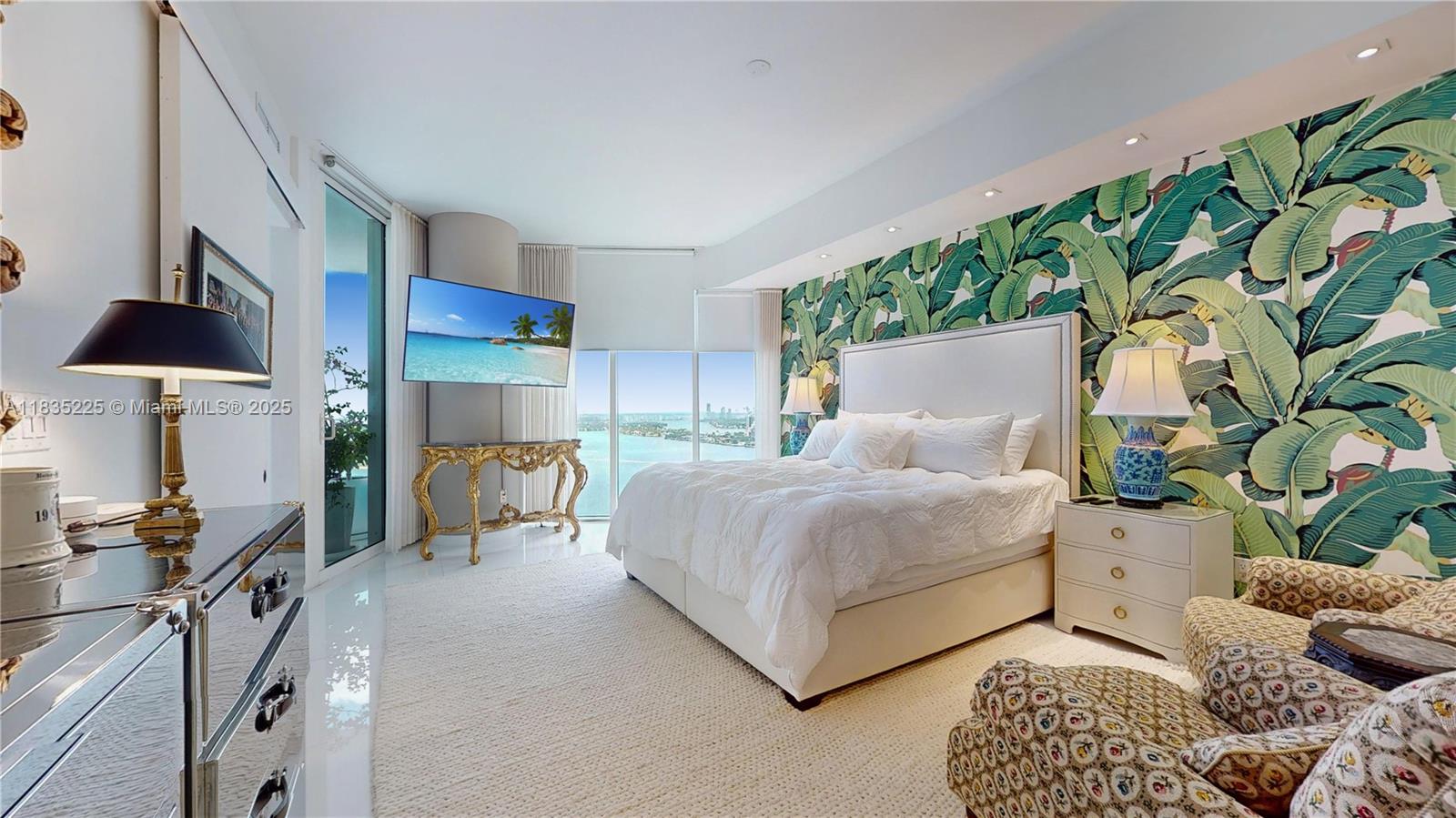 PARAMOUNT BAY CONDO - Residential