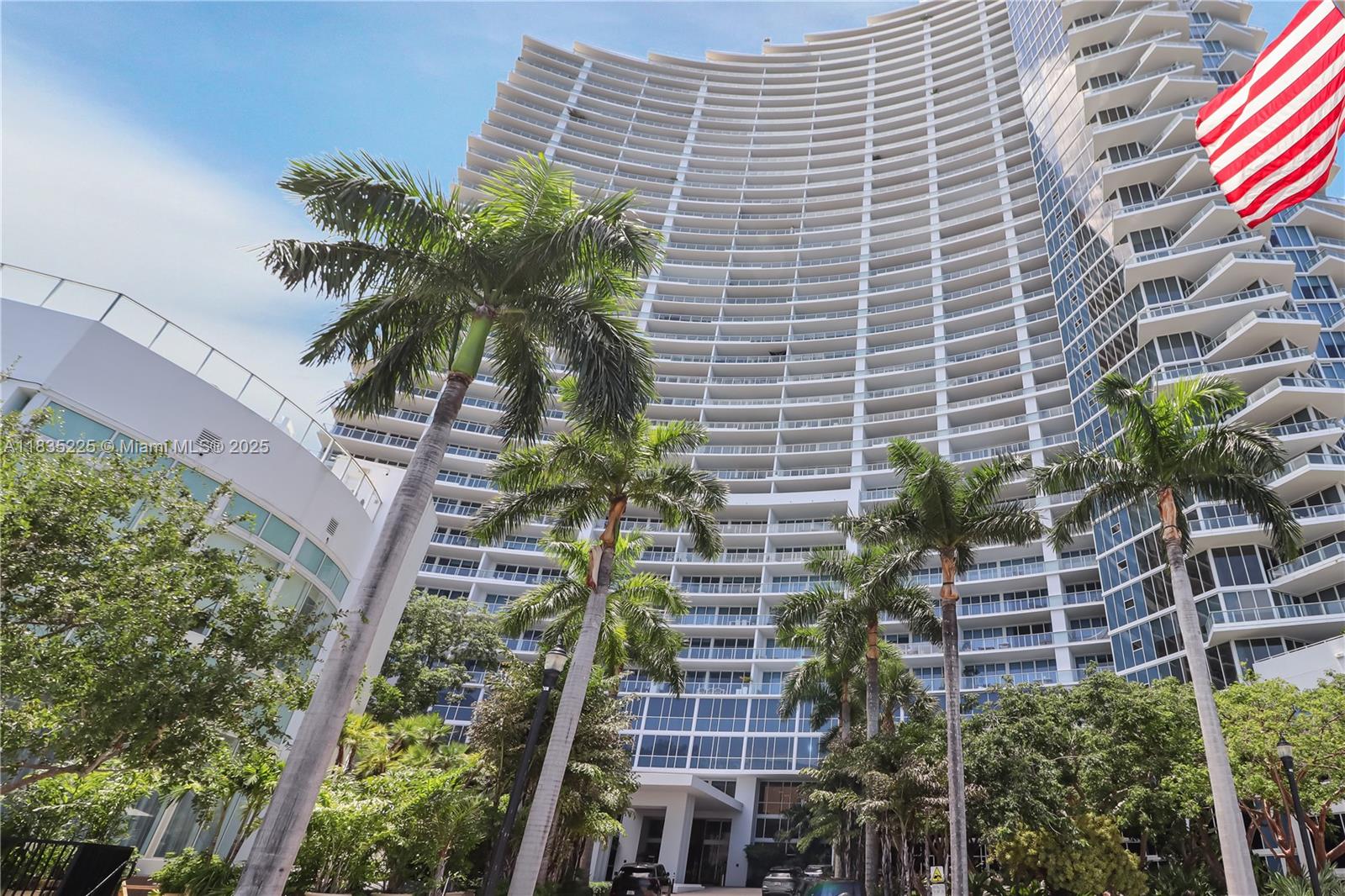 PARAMOUNT BAY CONDO - Residential