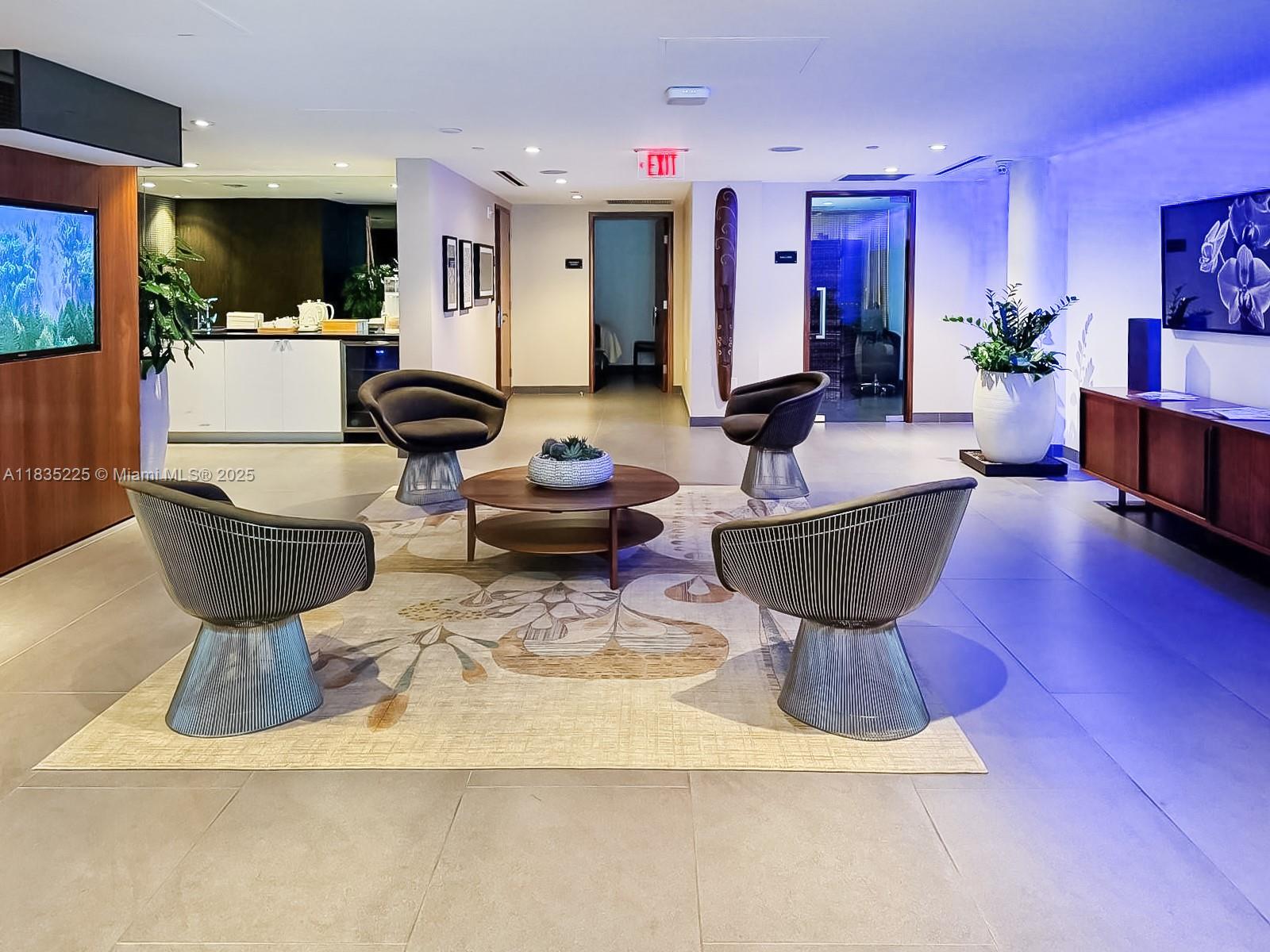 PARAMOUNT BAY CONDO - Residential