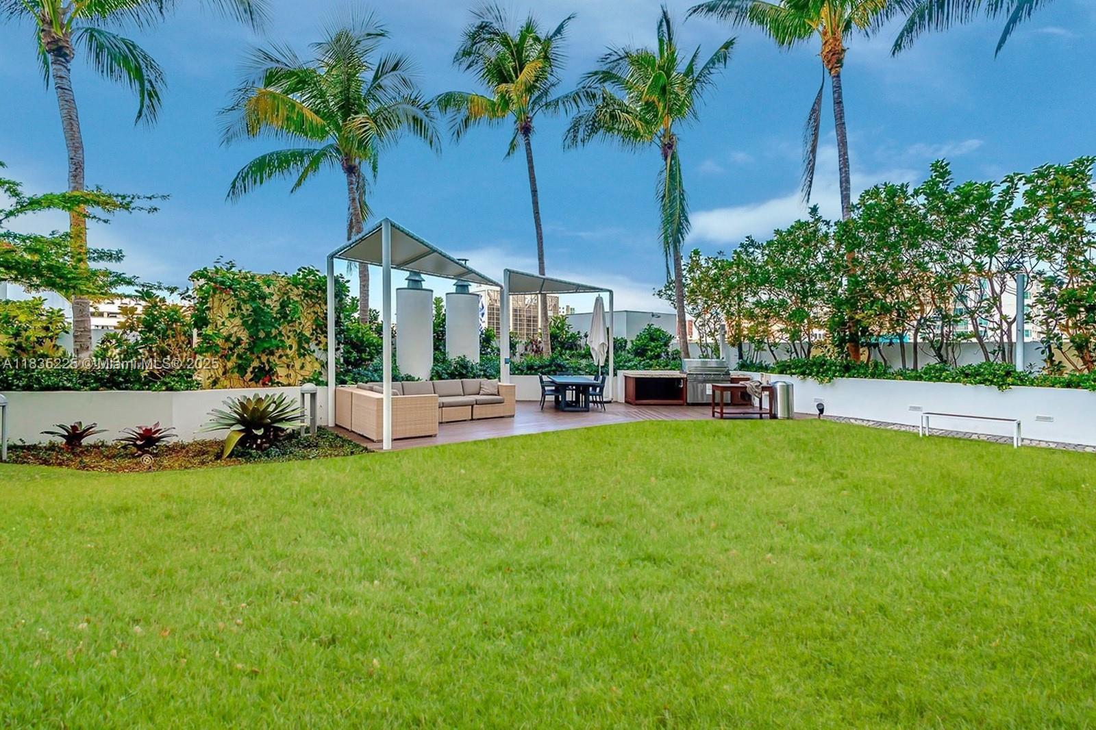 PARAMOUNT BAY CONDO - Residential