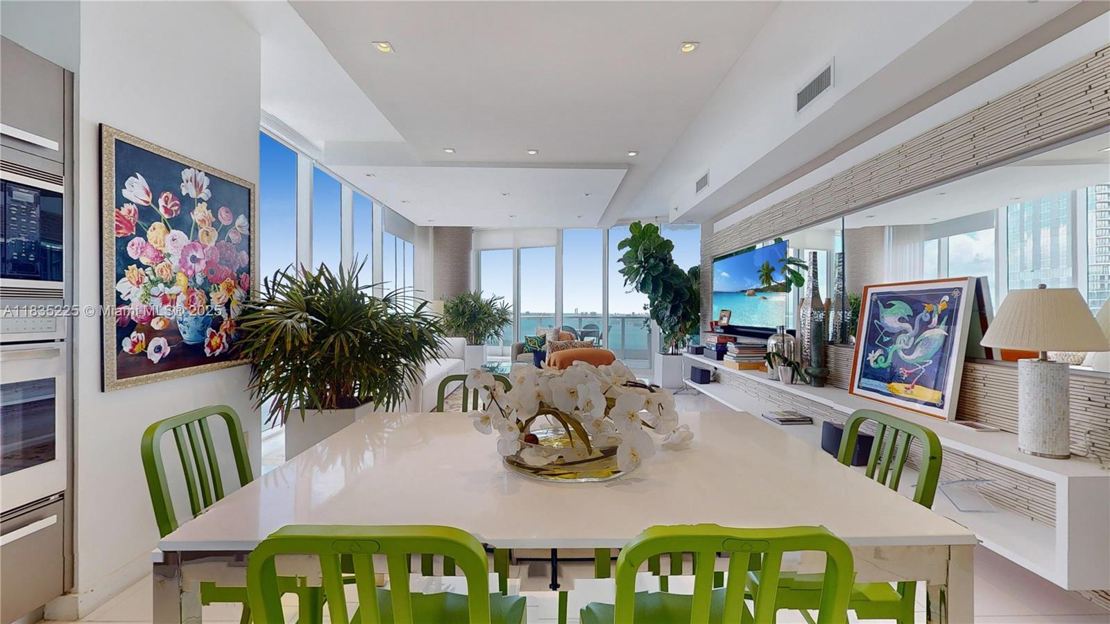 PARAMOUNT BAY CONDO - Residential