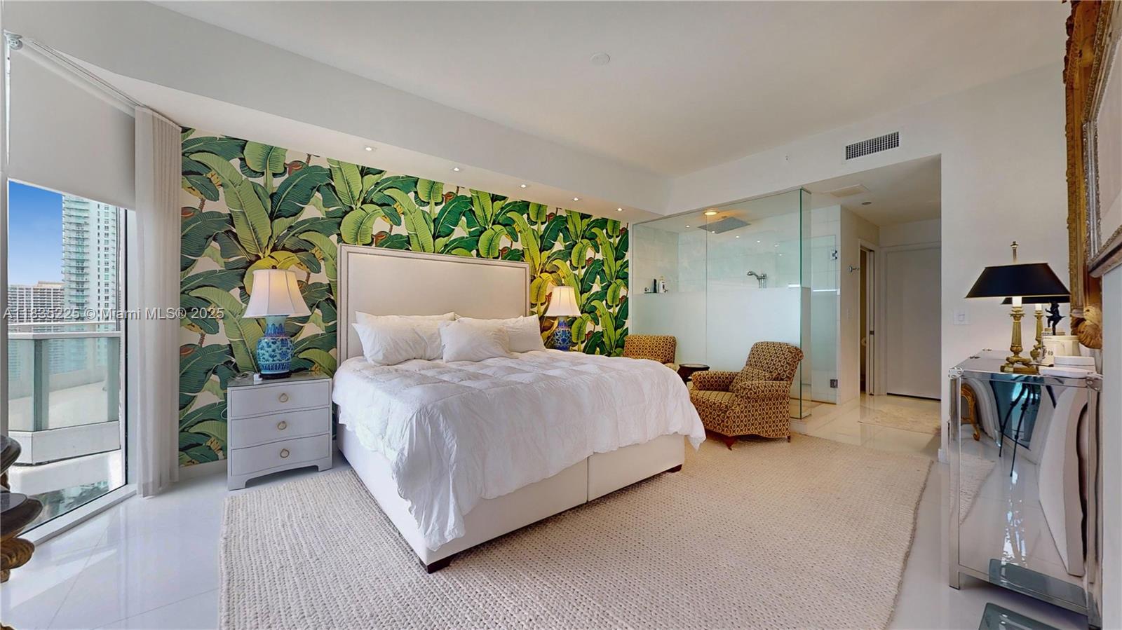 PARAMOUNT BAY CONDO - Residential