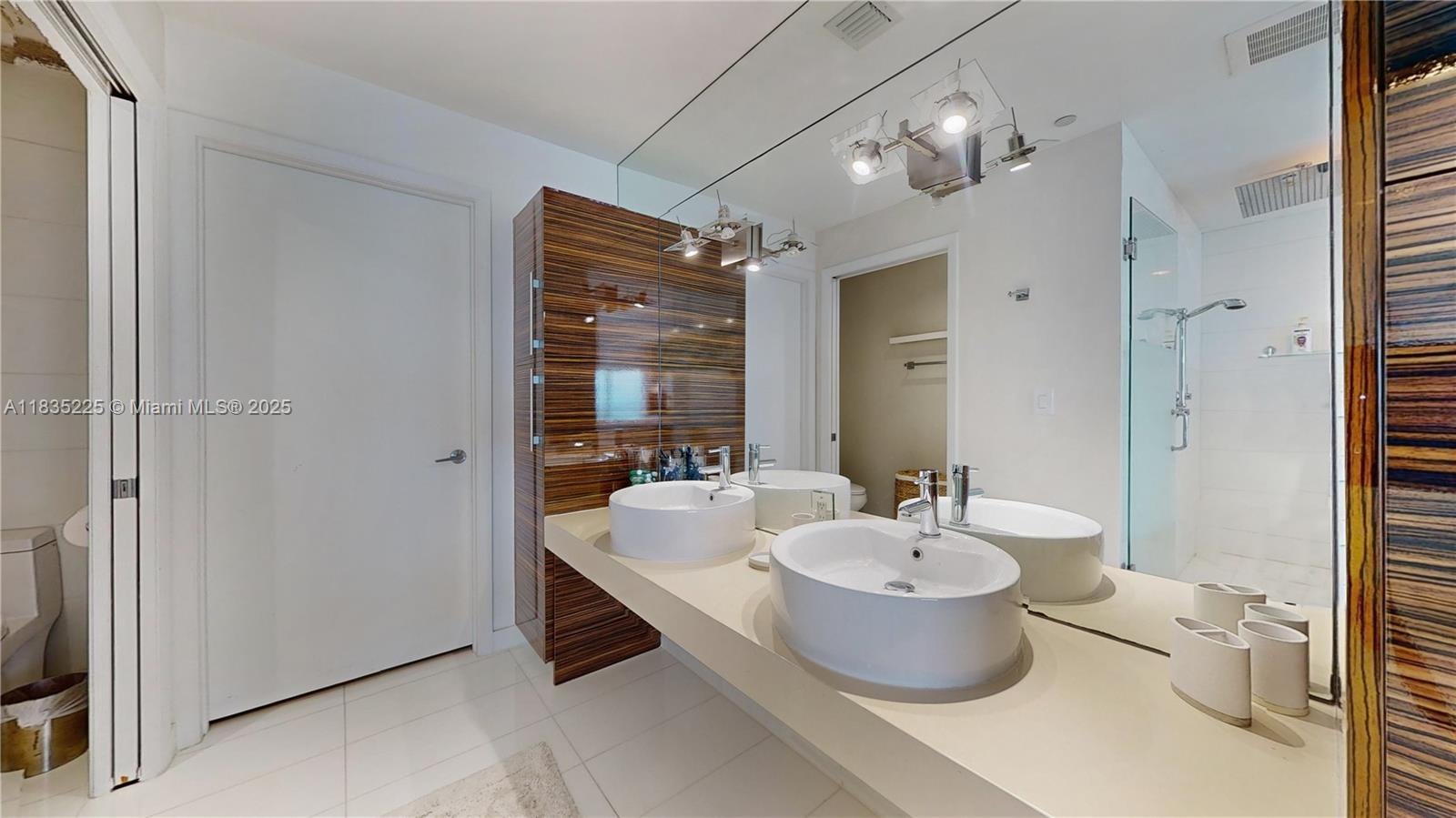 PARAMOUNT BAY CONDO - Residential