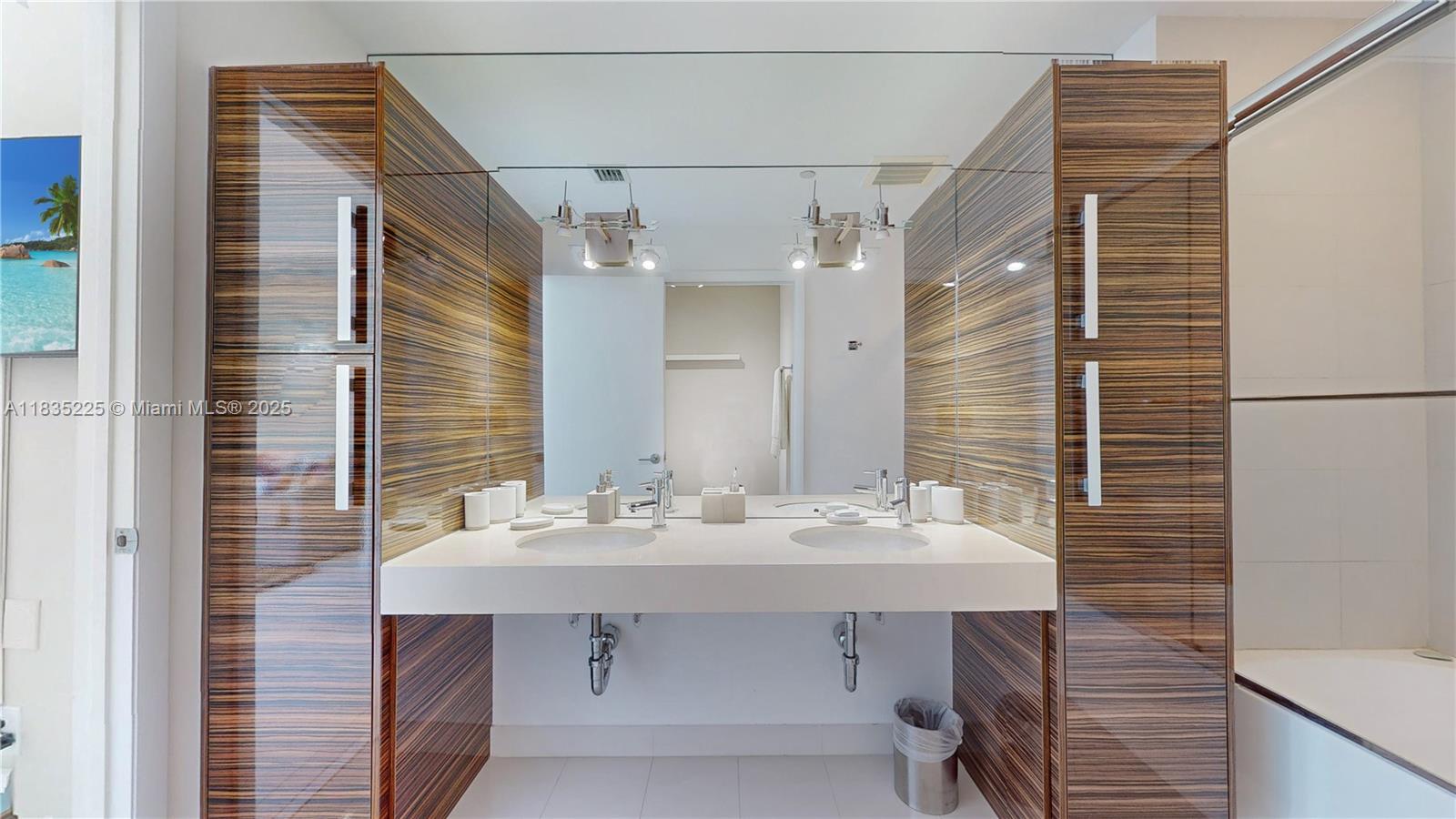 PARAMOUNT BAY CONDO - Residential