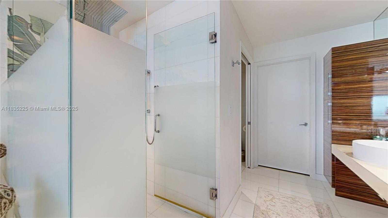 PARAMOUNT BAY CONDO - Residential