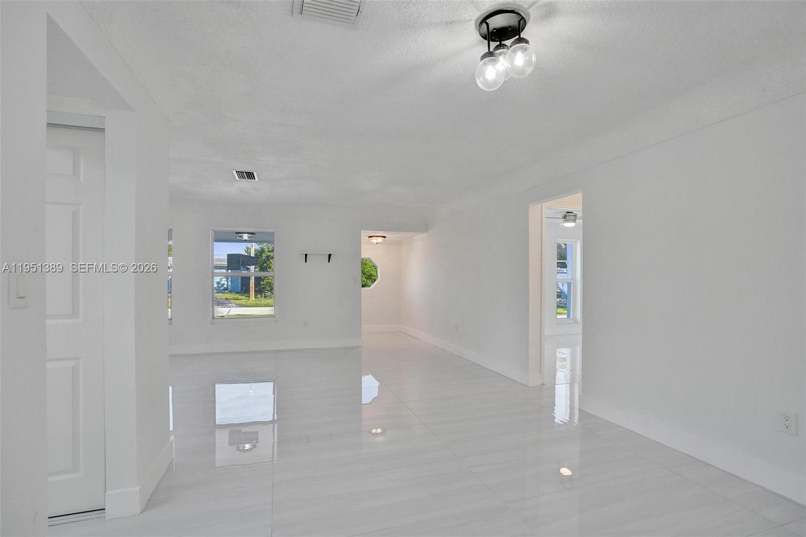 8436 Southampton Dr, Miramar, FL, 33025/$589,000 4 8436 Southampton Dr