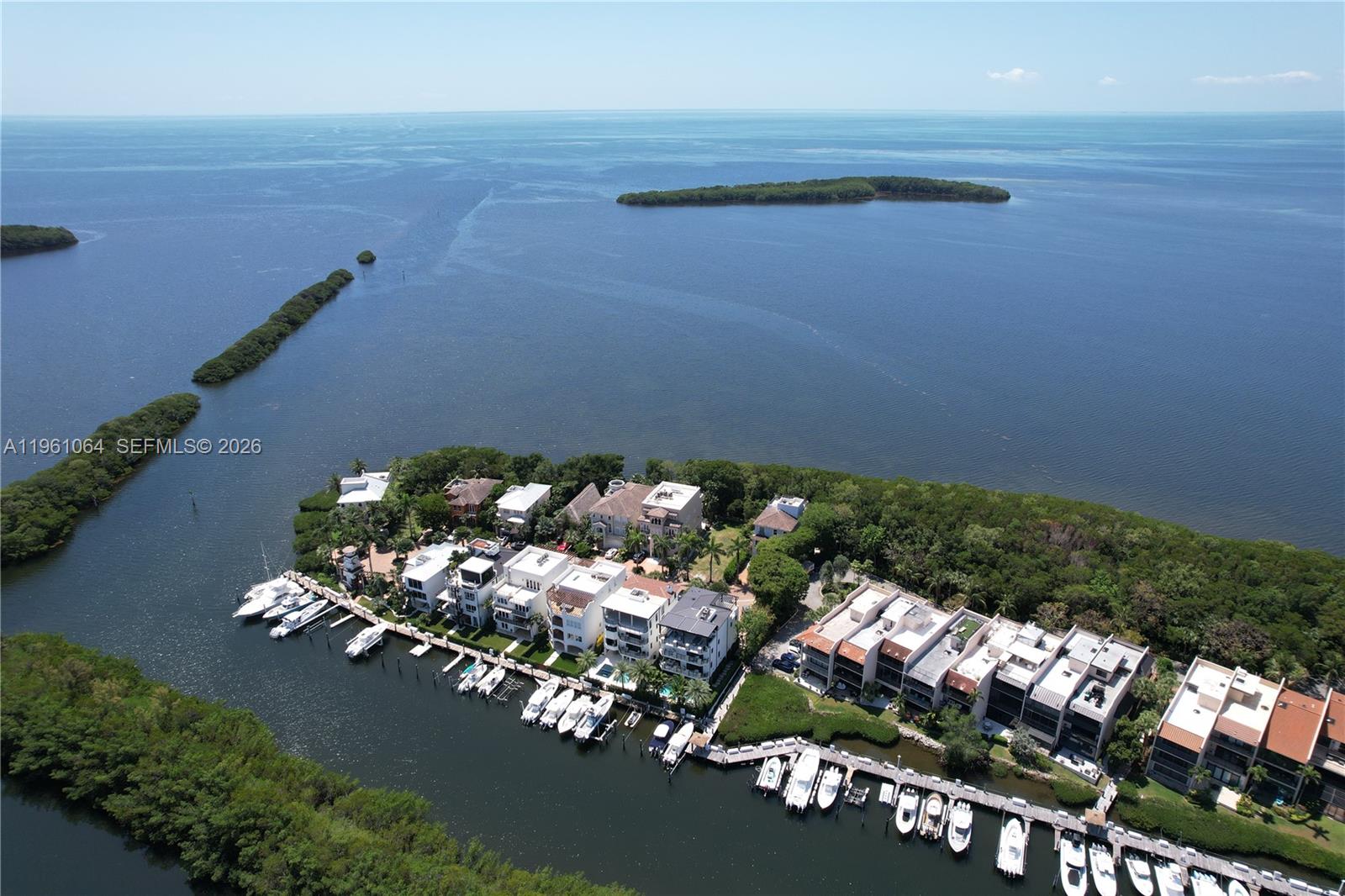 ROYAL HRB YACHT CL MARINA - Land