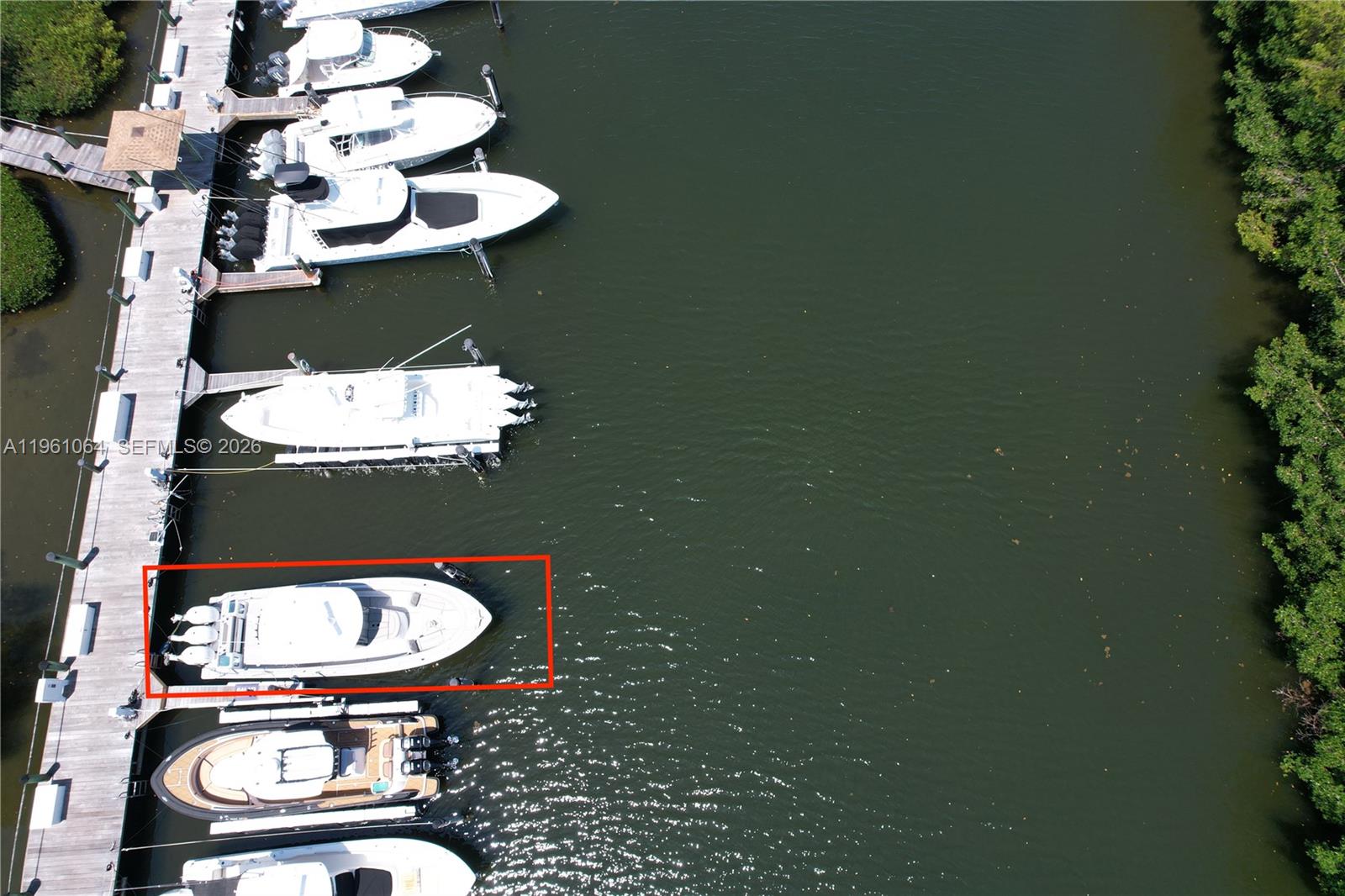 ROYAL HRB YACHT CL MARINA - Land