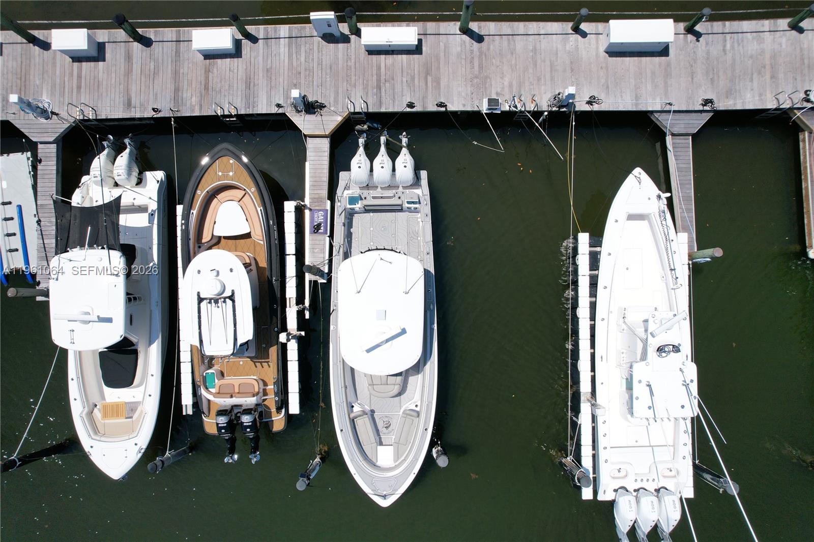 ROYAL HRB YACHT CL MARINA - Land