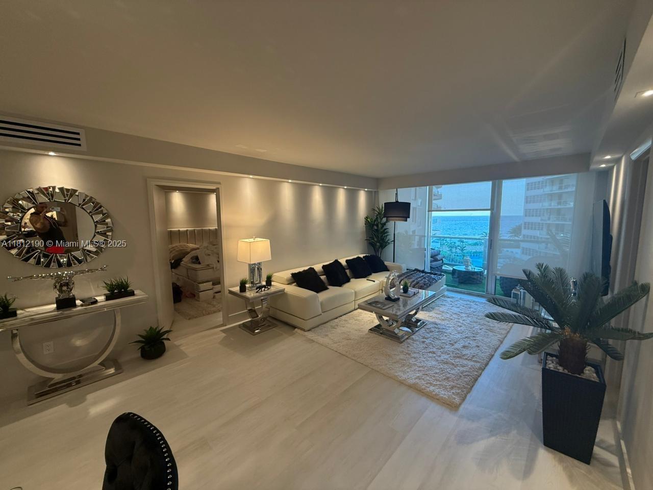 5151 Collins Ave 726