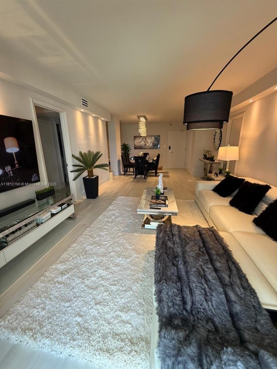 5151 Collins Ave 726
