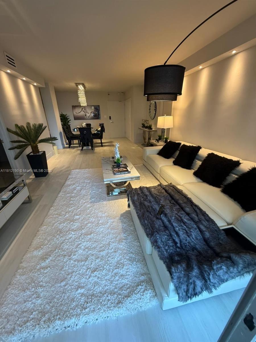 5151 Collins Ave 726