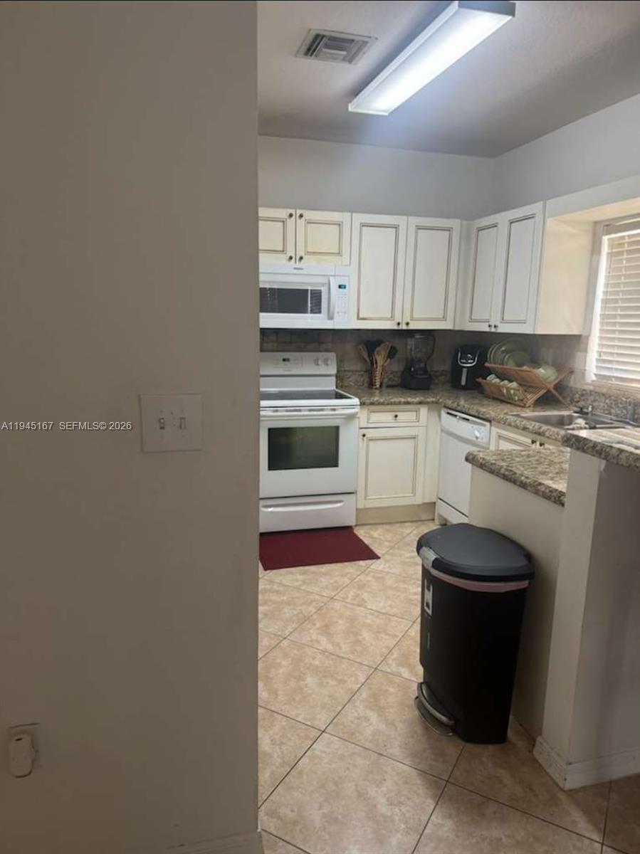 ESTANCIA AT PALM SPRINGS - Residential