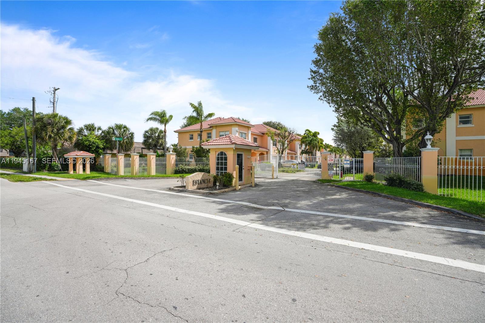 ESTANCIA AT PALM SPRINGS - Residential