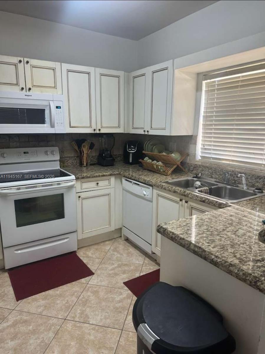 ESTANCIA AT PALM SPRINGS - Residential