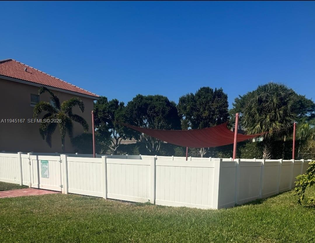 ESTANCIA AT PALM SPRINGS - Residential