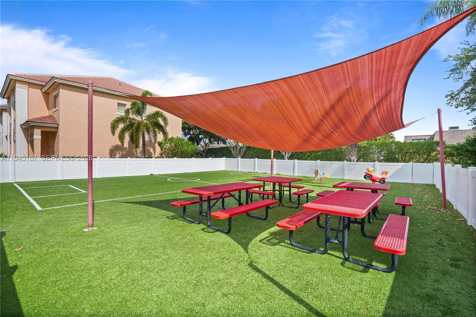 ESTANCIA AT PALM SPRINGS - Residential