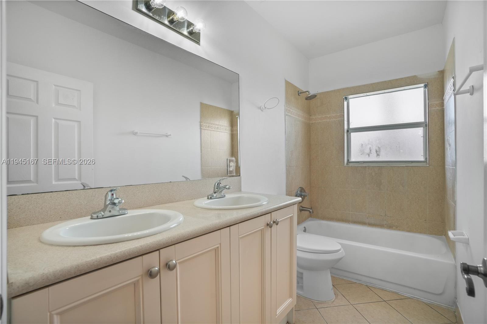ESTANCIA AT PALM SPRINGS - Residential
