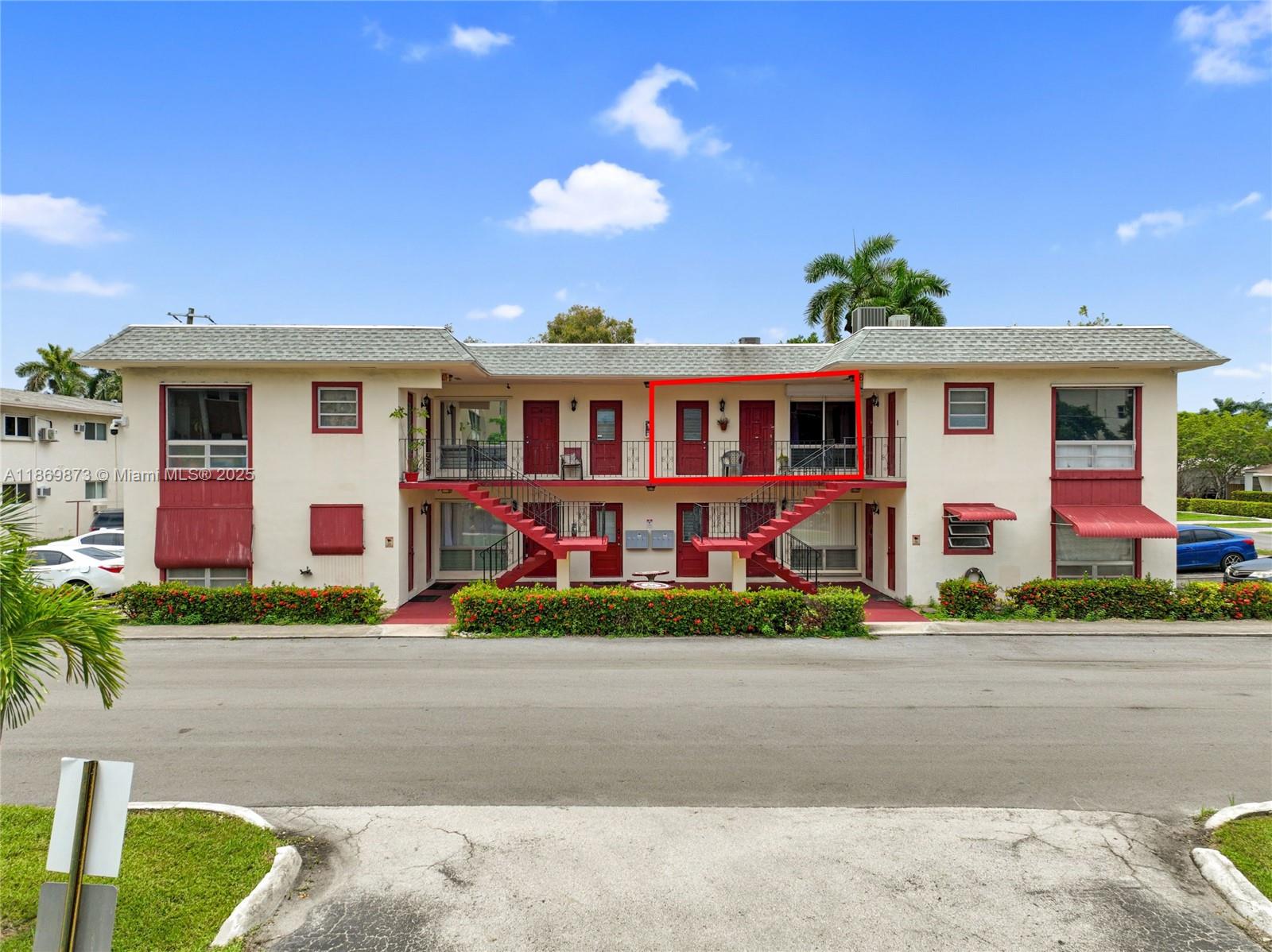 Now is your opportunity to own this beautiful One bedroom one bathroom apartment, tile throughout the unit, apartment is in good condition and ready to move in, washer and dryer in the unit, can be rented right away. Located 3 miles from the beach, just block from the The Big Easy Casino, 1.6 miles to Downtown Hollywood, 7 miles to Hollywood international airport. Walking distance (.5 miles) to restaurants and casino; near Aventura Mall and Gulfstream Casino.