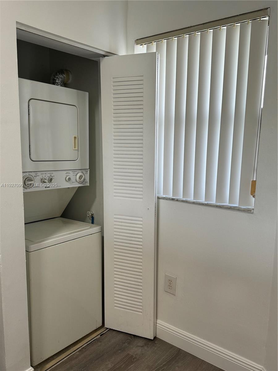 VILLAS DE VENEZIA CONDO - Residential Lease