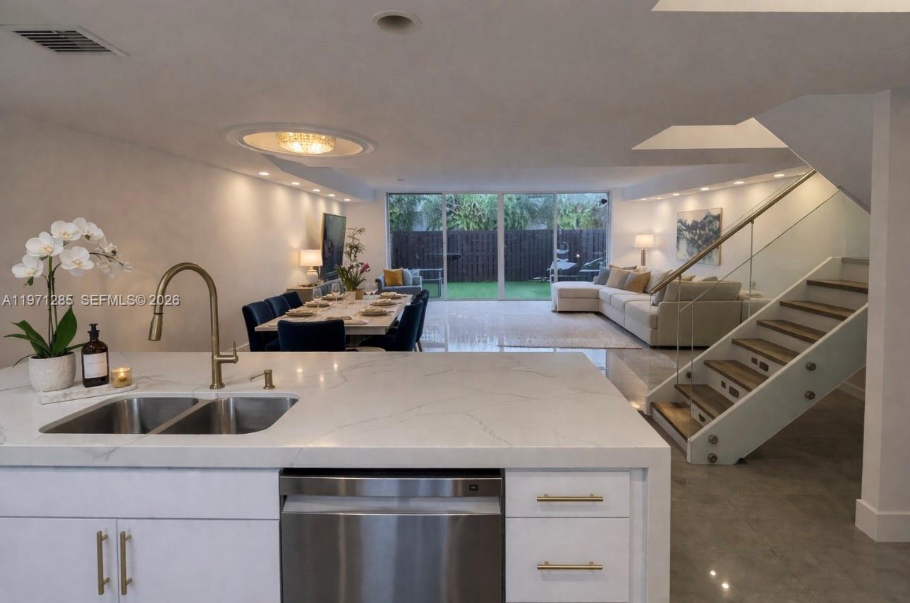 VENETIAN PARK I CONDO - Residential