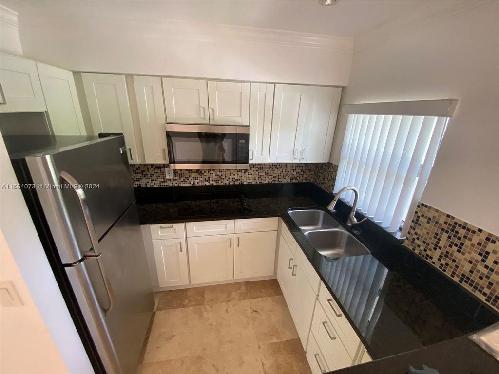 Photo of 901 SE 2nd Ct #7, Fort Lauderdale, FL 33301 (MLS # A11664073)