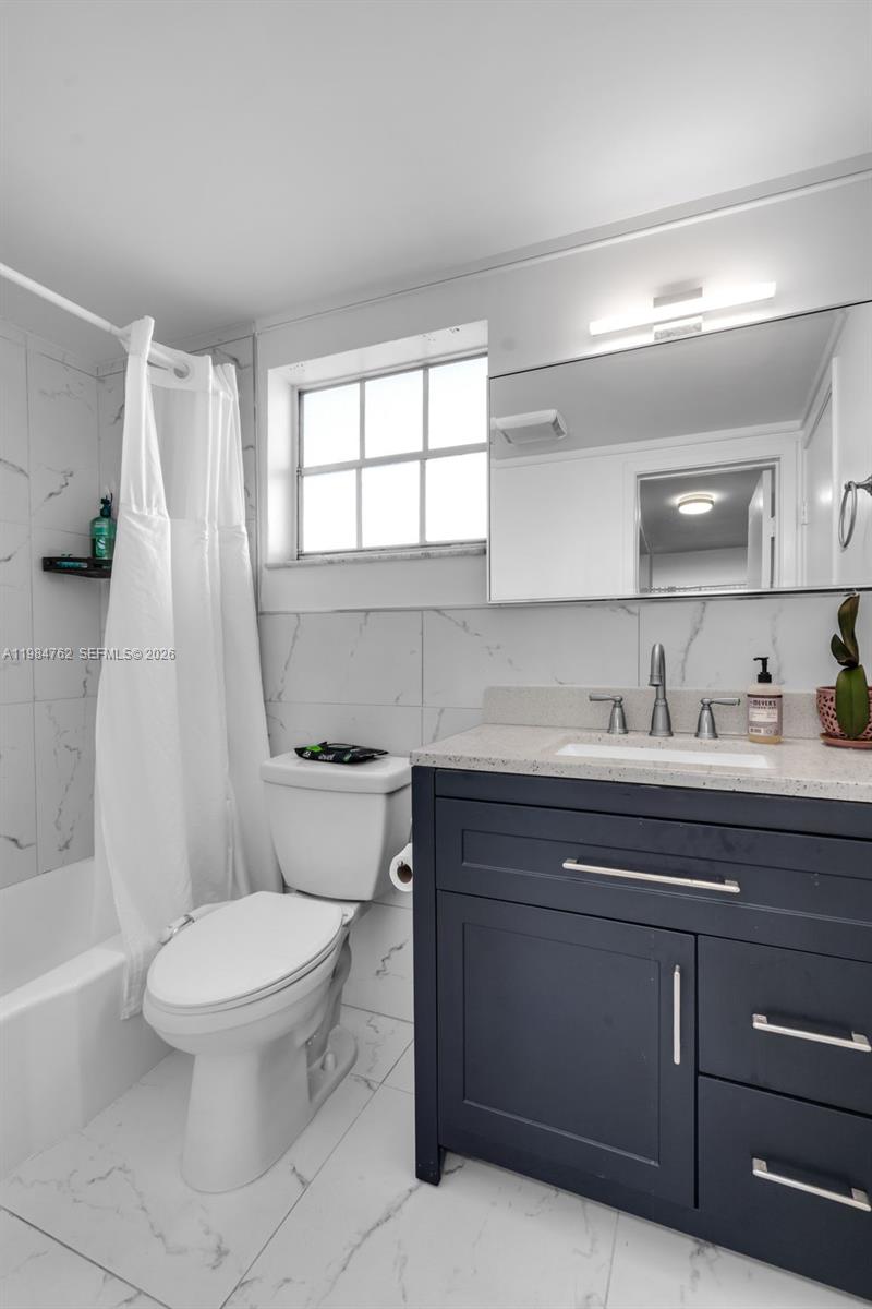 HILLCREST COUNTRY CLUB AP - Residential