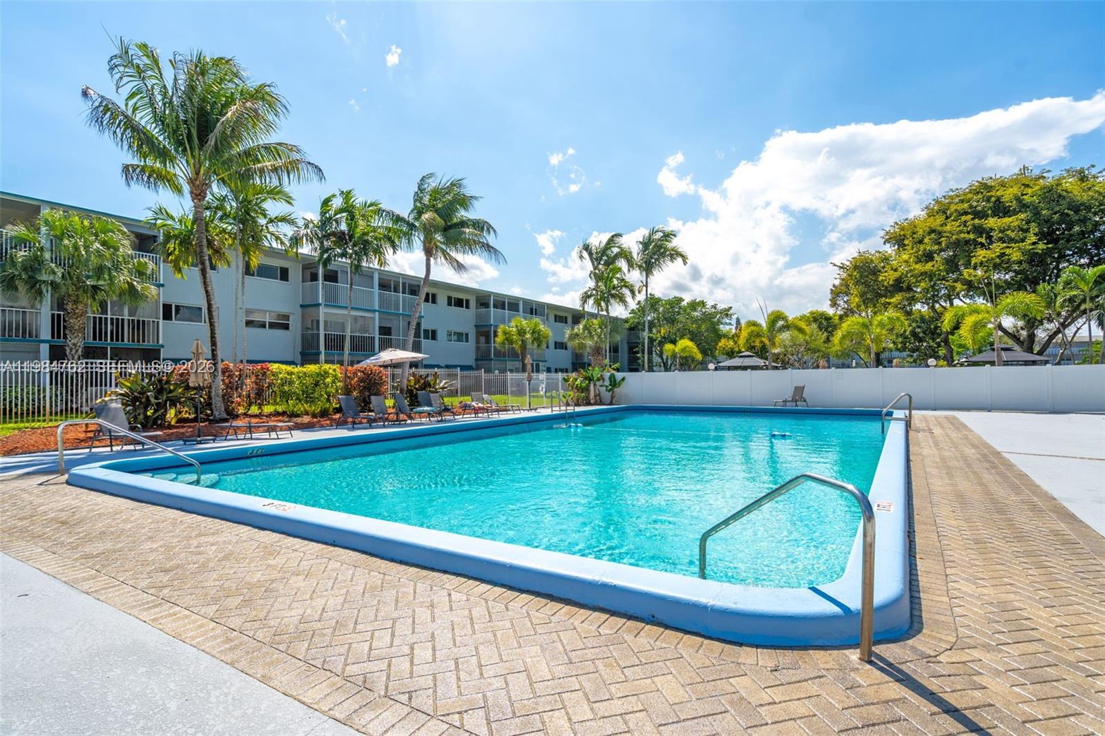 HILLCREST COUNTRY CLUB AP - Residential