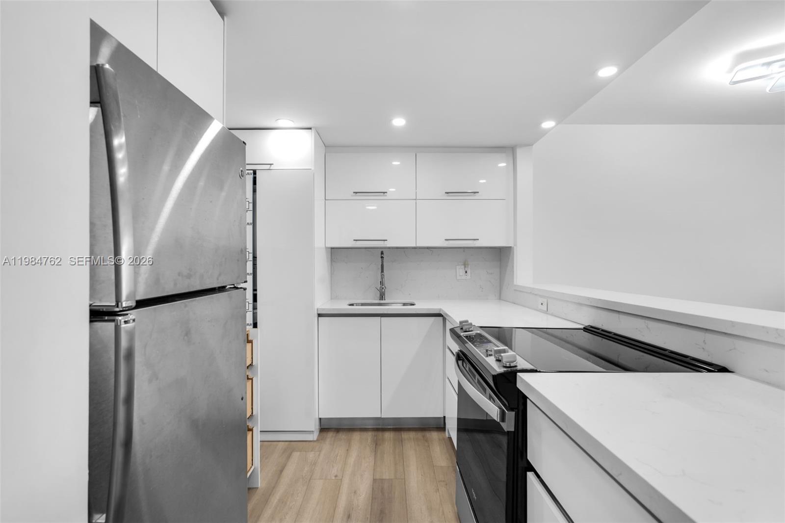 HILLCREST COUNTRY CLUB AP - Residential