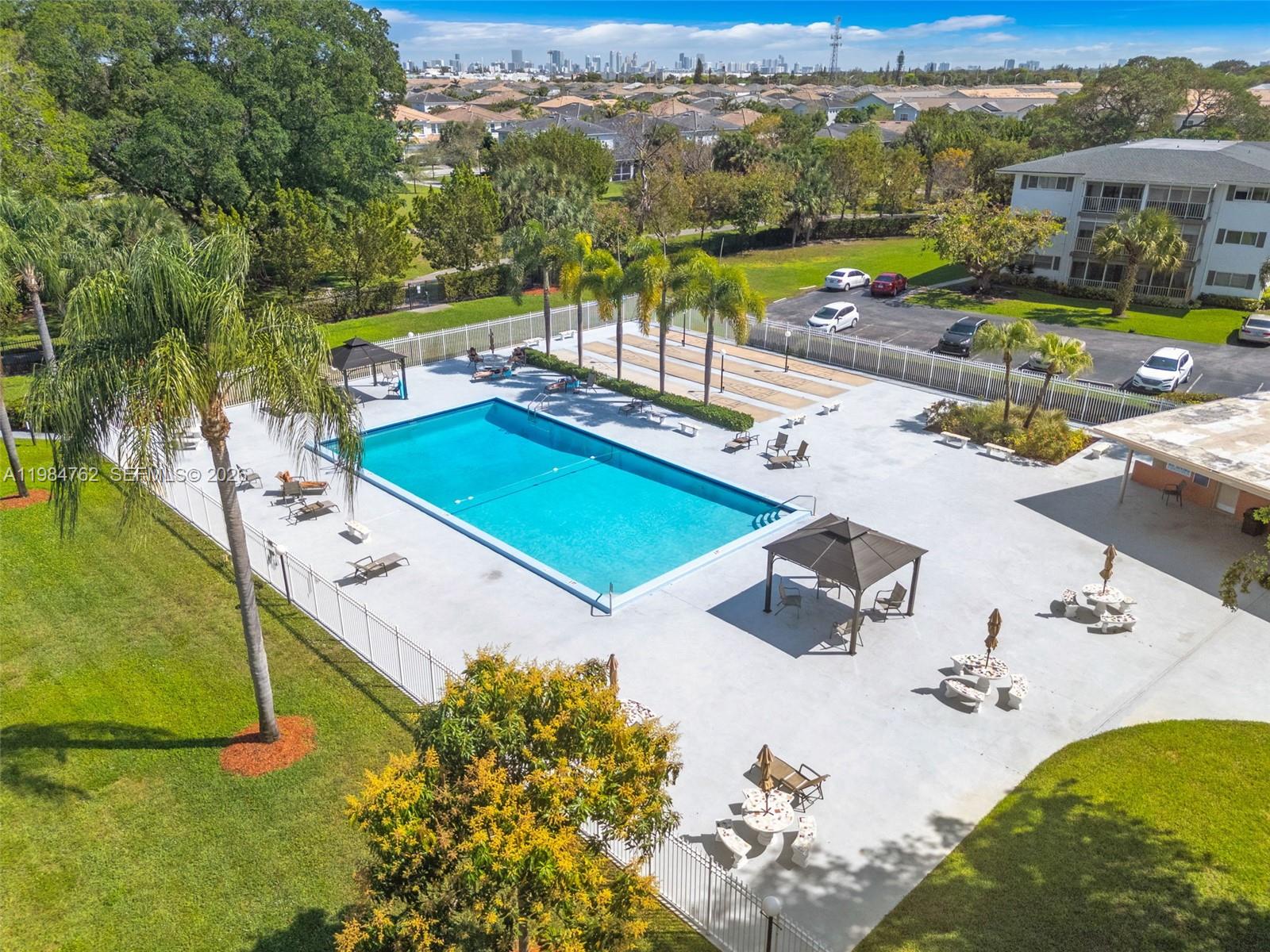 HILLCREST COUNTRY CLUB AP - Residential