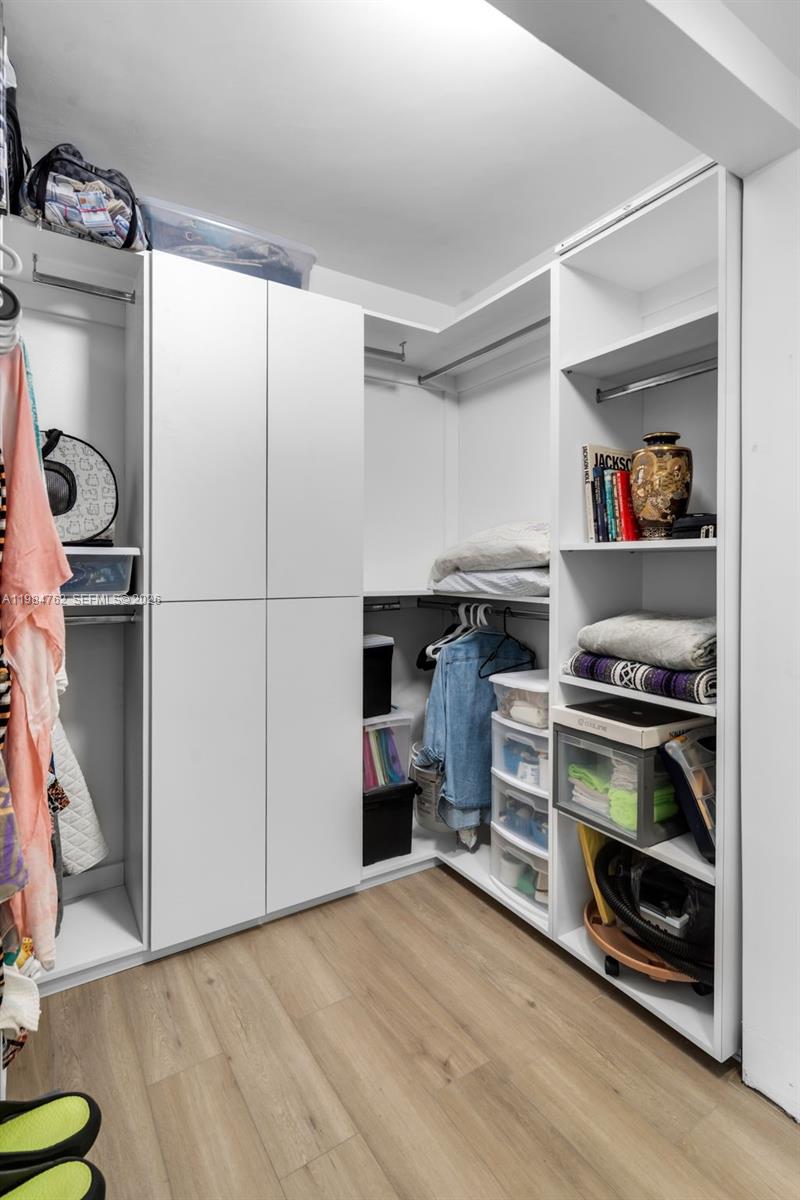 HILLCREST COUNTRY CLUB AP - Residential