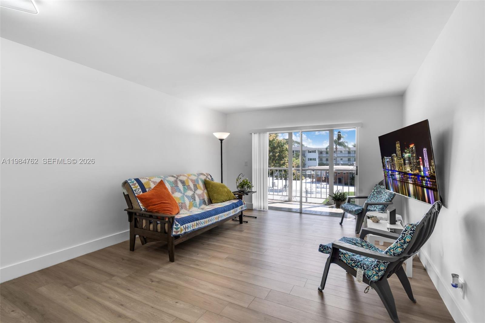 HILLCREST COUNTRY CLUB AP - Residential