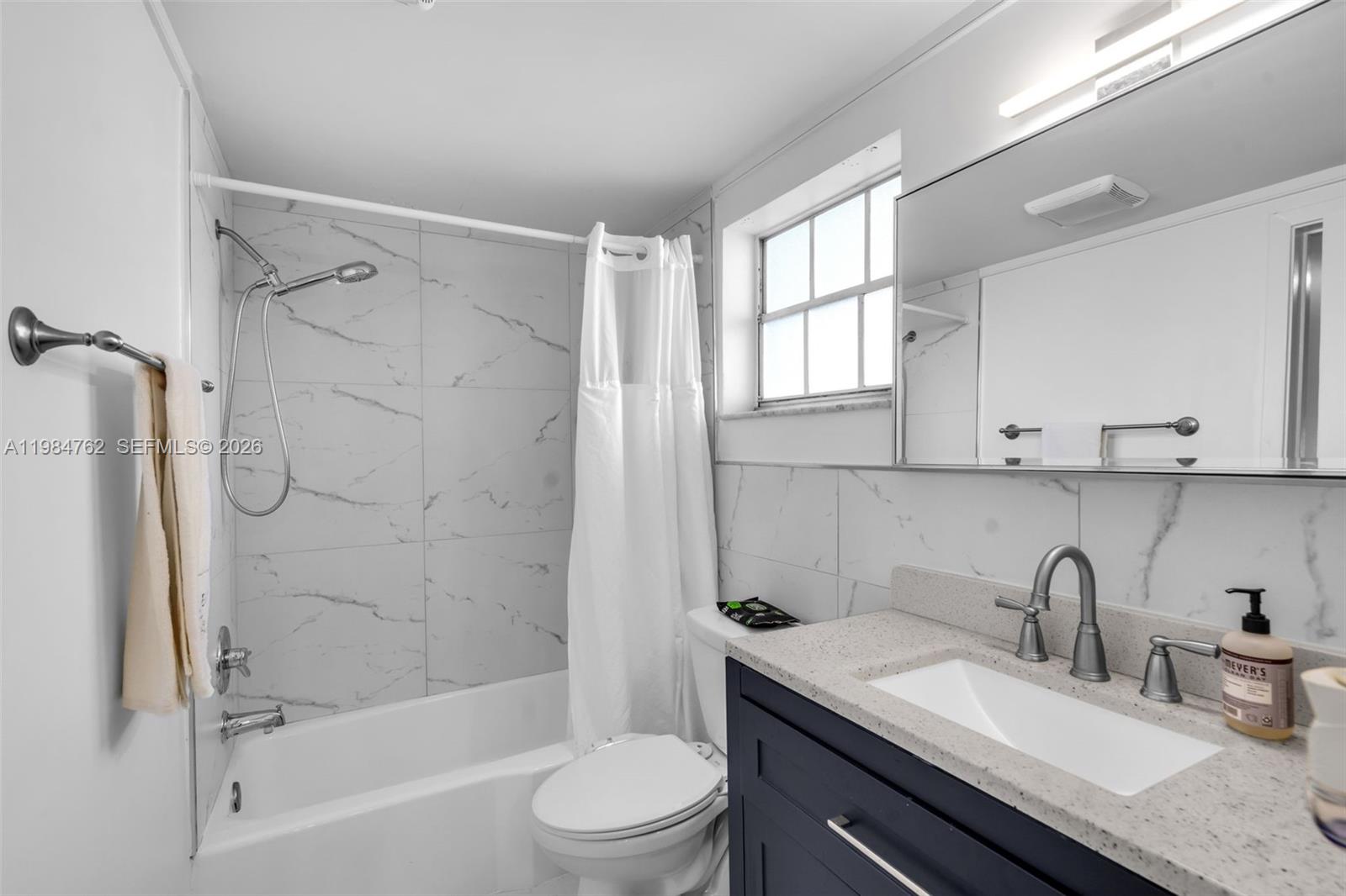 HILLCREST COUNTRY CLUB AP - Residential