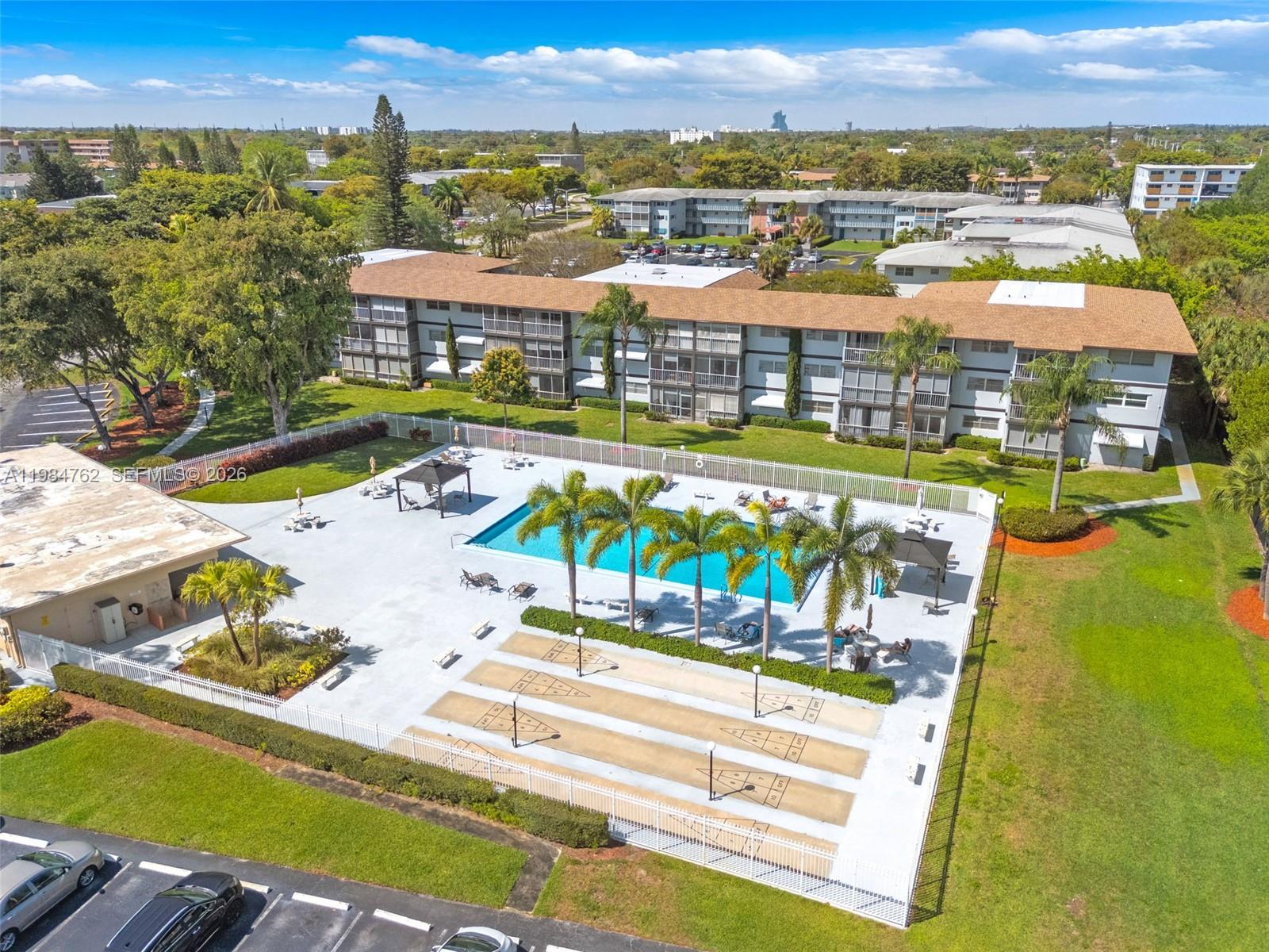 HILLCREST COUNTRY CLUB AP - Residential