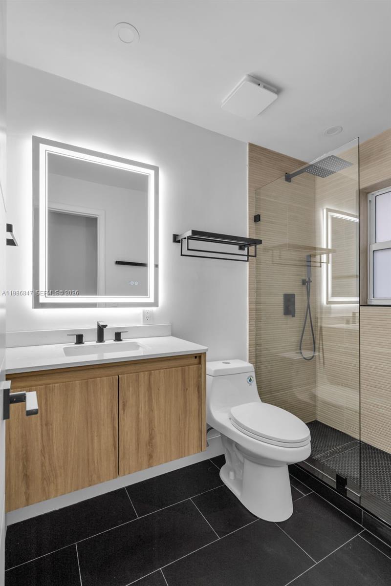 CRESTHAVEN NO 5 - Residential Lease