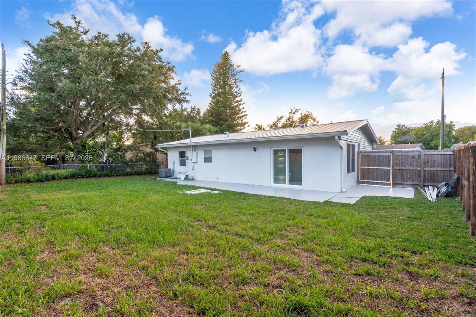 CRESTHAVEN NO 5 - Residential Lease